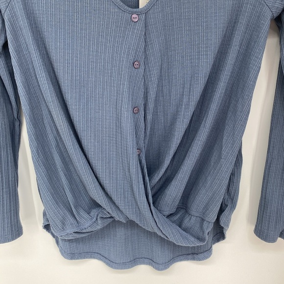 White Willow Nordstrom Faux Wrap Textured Button Front Top XS NWT - Picture 4 of 9